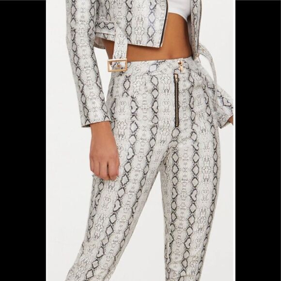 Pretty little things faux leather Grey Front Zip Snake Print Pants sz 8 - Picture 6 of 12
